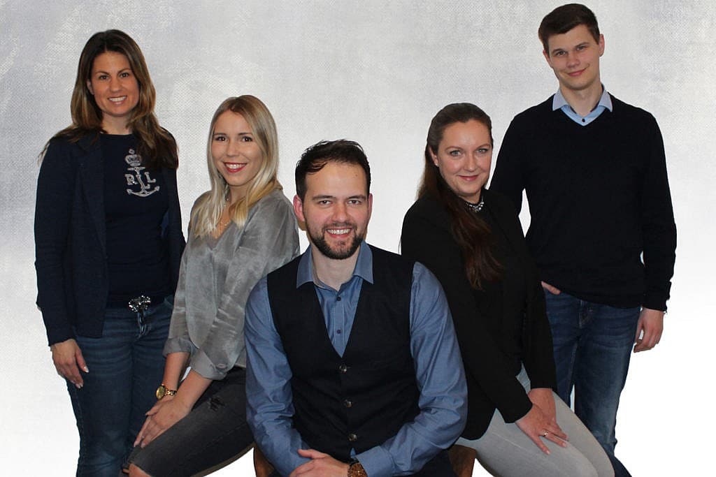 Gruppenbild Sitzend